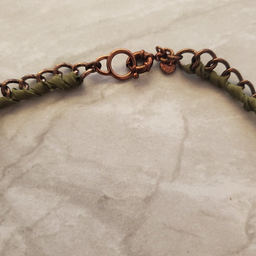 💚 J.Crew Olive Green Fabric Gunmetal Rhinestones Crystals Twisted Necklace 💚 - Picture 3 of 13